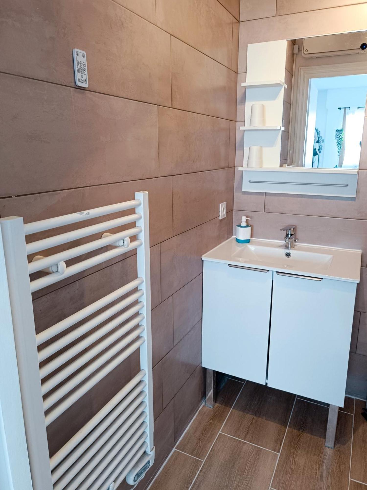 2 Pieces Climatise Avec Balcon Dans Le Vieil Antibes, Residence Avec Ascenseur Exterior foto